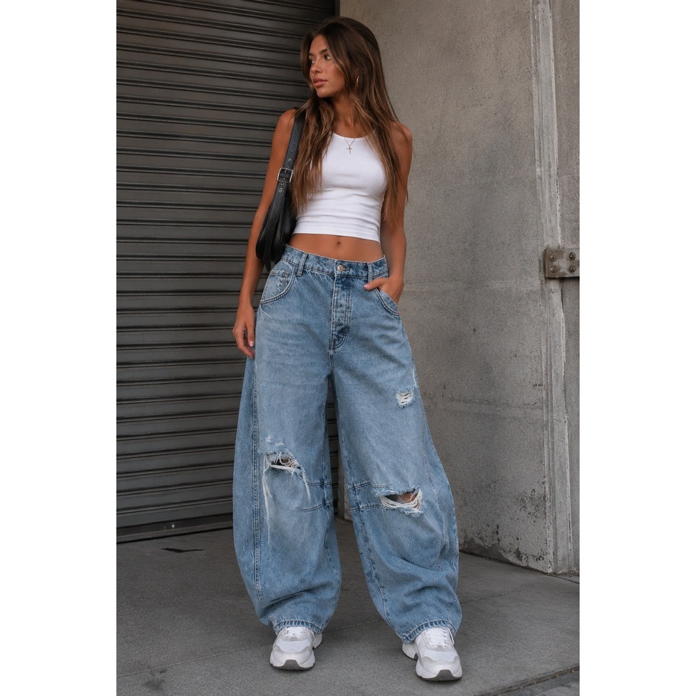 We The Free Good Luck Size 31 Barrel Jean Light Wash Distressed Relaxed Fit 1526